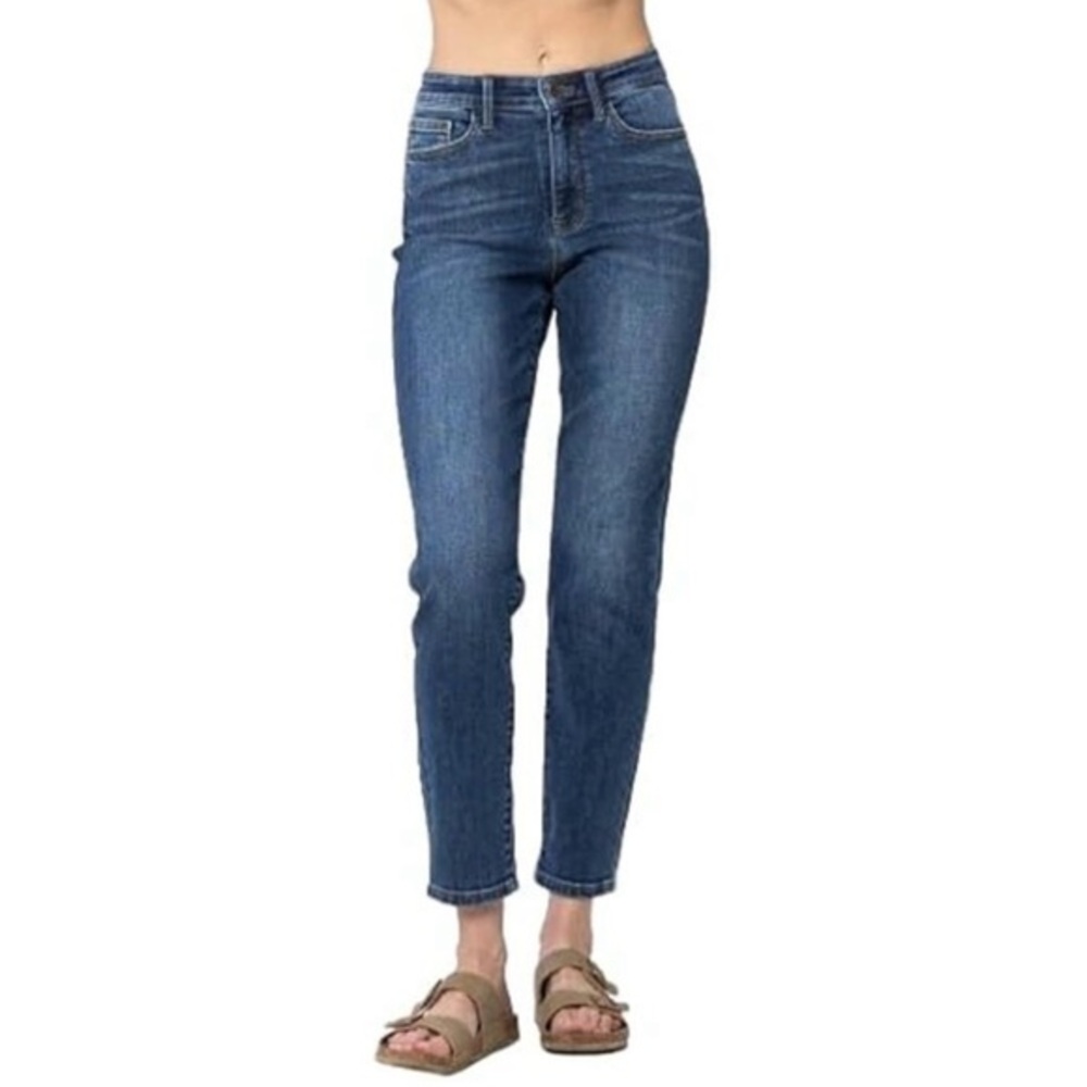 Judy Blue Slim Fit, Lite Wash Blue Jeans, Size 7/28, 5 Pockets, Straight Hems.
